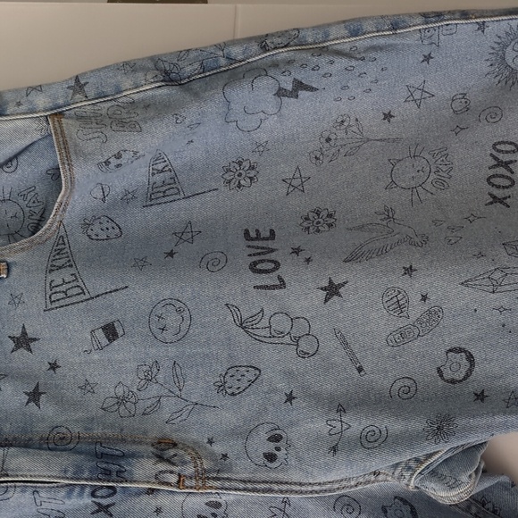 Hollister Ultra High Rise Love Message Dad Jeans 26W Graphic skull, birds, cats - Picture 7 of 10